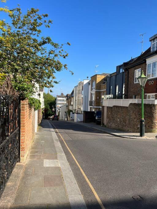 Serene Townhouse With Parking Λονδίνο Εξωτερικό φωτογραφία
